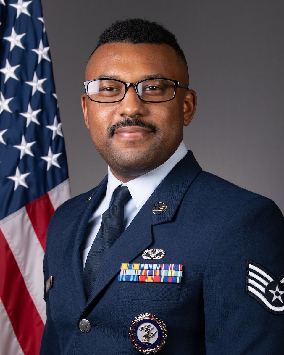 Official portrait of Staff Sgt. Lorenzo Walker