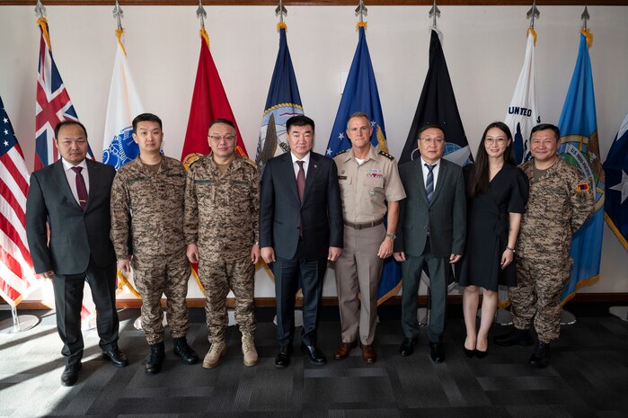 U.S. Army Lt. Gen. Joshua M. Rudd, deputy commander of U.S. Indo-Pacific Command, joins Mongolian Minister of Defense Sandag Byambatsogt and his delegation for a group photo at USINDOPACOM headquarters on Camp H.M. Smith in Hawaii, Feb. 4, 2025.