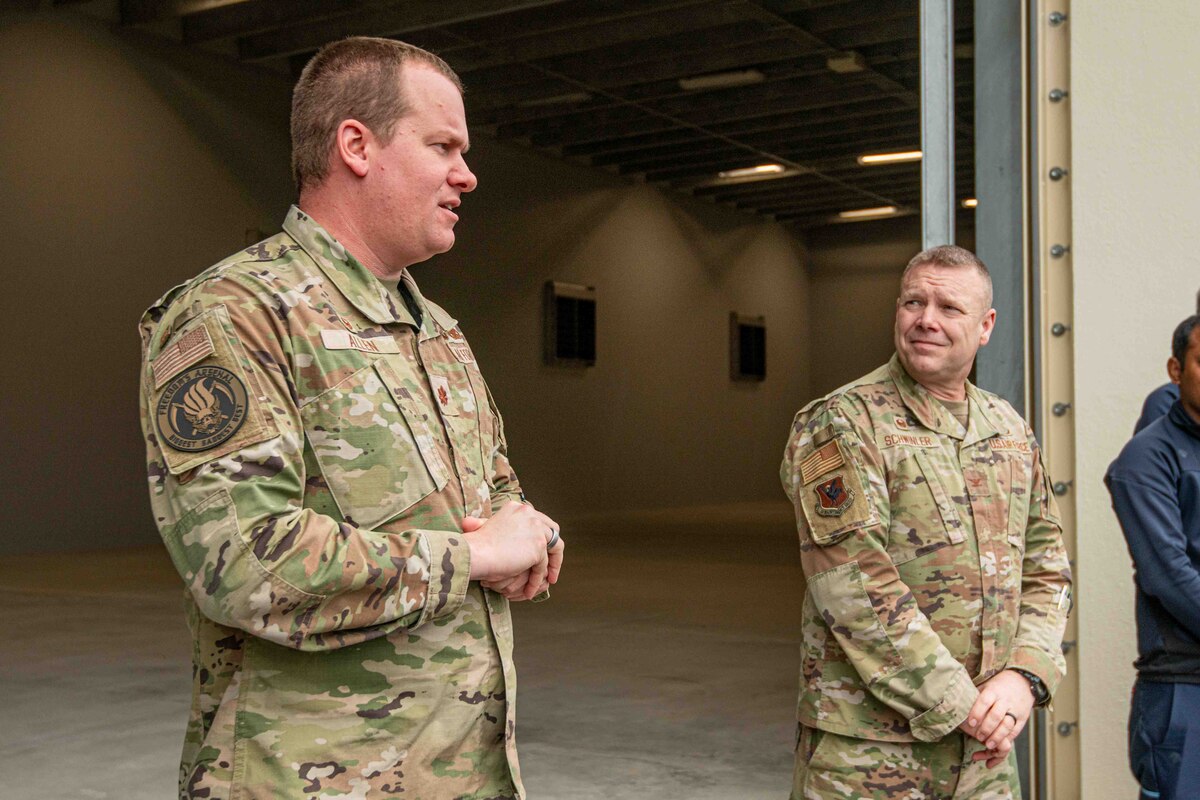 ※ginboyFACETASM DECONSTRUCTED MILITAY AMC commander arrives at Andersen for Department-Level