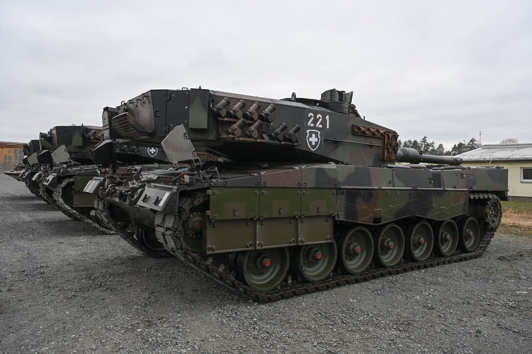 Swiss Leopard 2 tanks