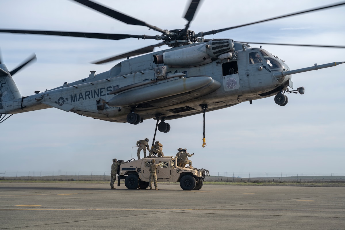 Helicopter external lifts Humvee