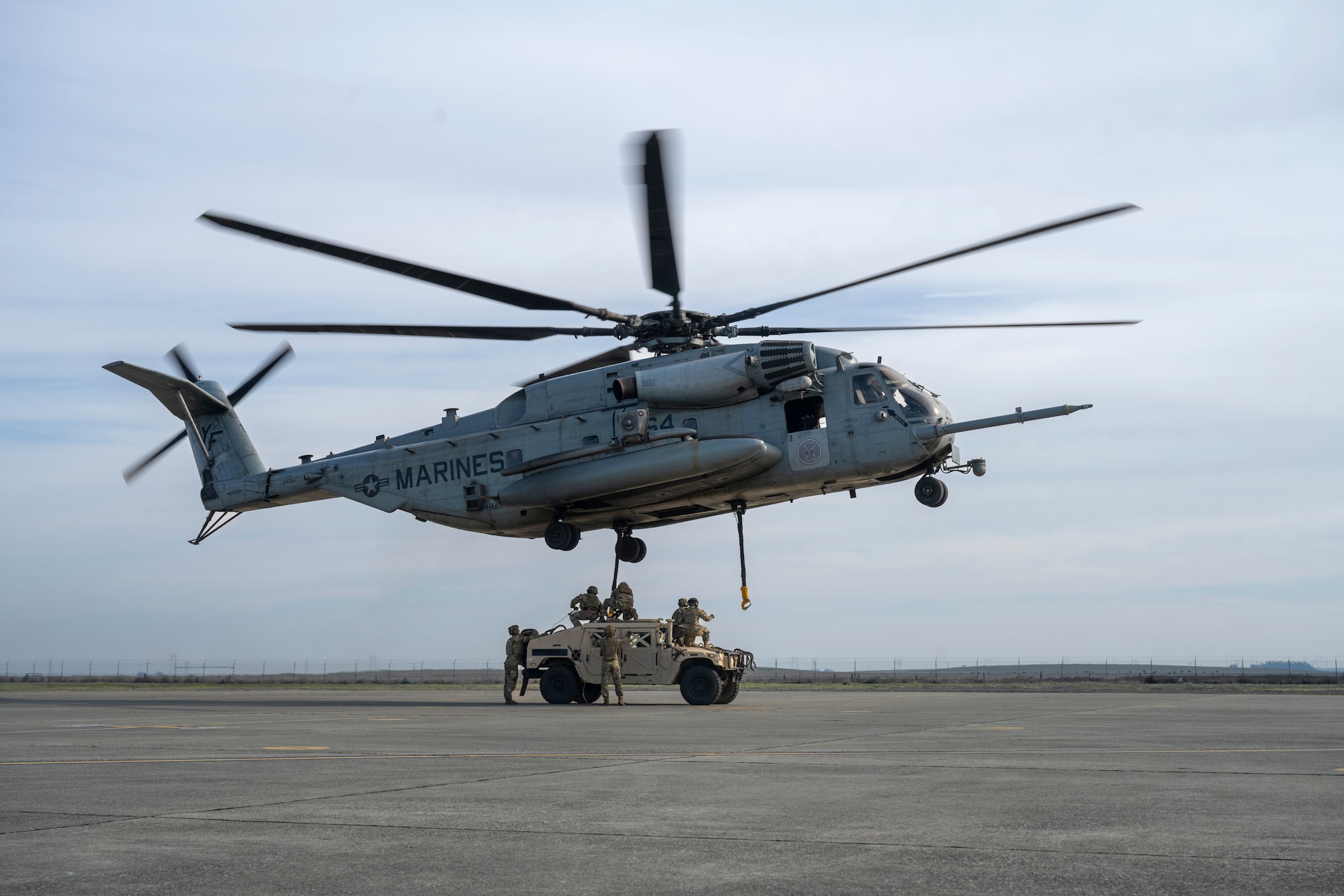 Helicopter external lifts Humvee