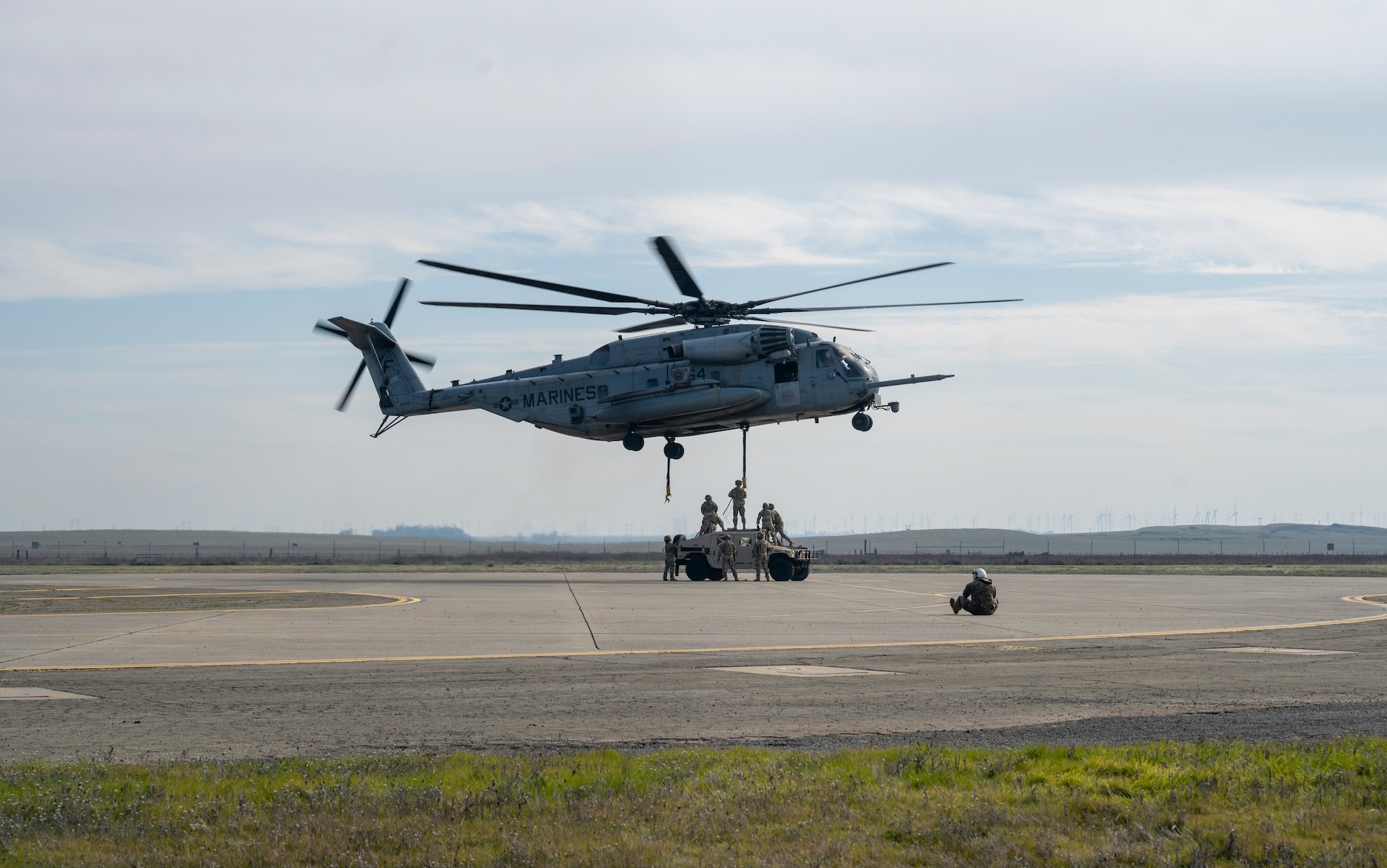 Helicopter external lifts Humvee