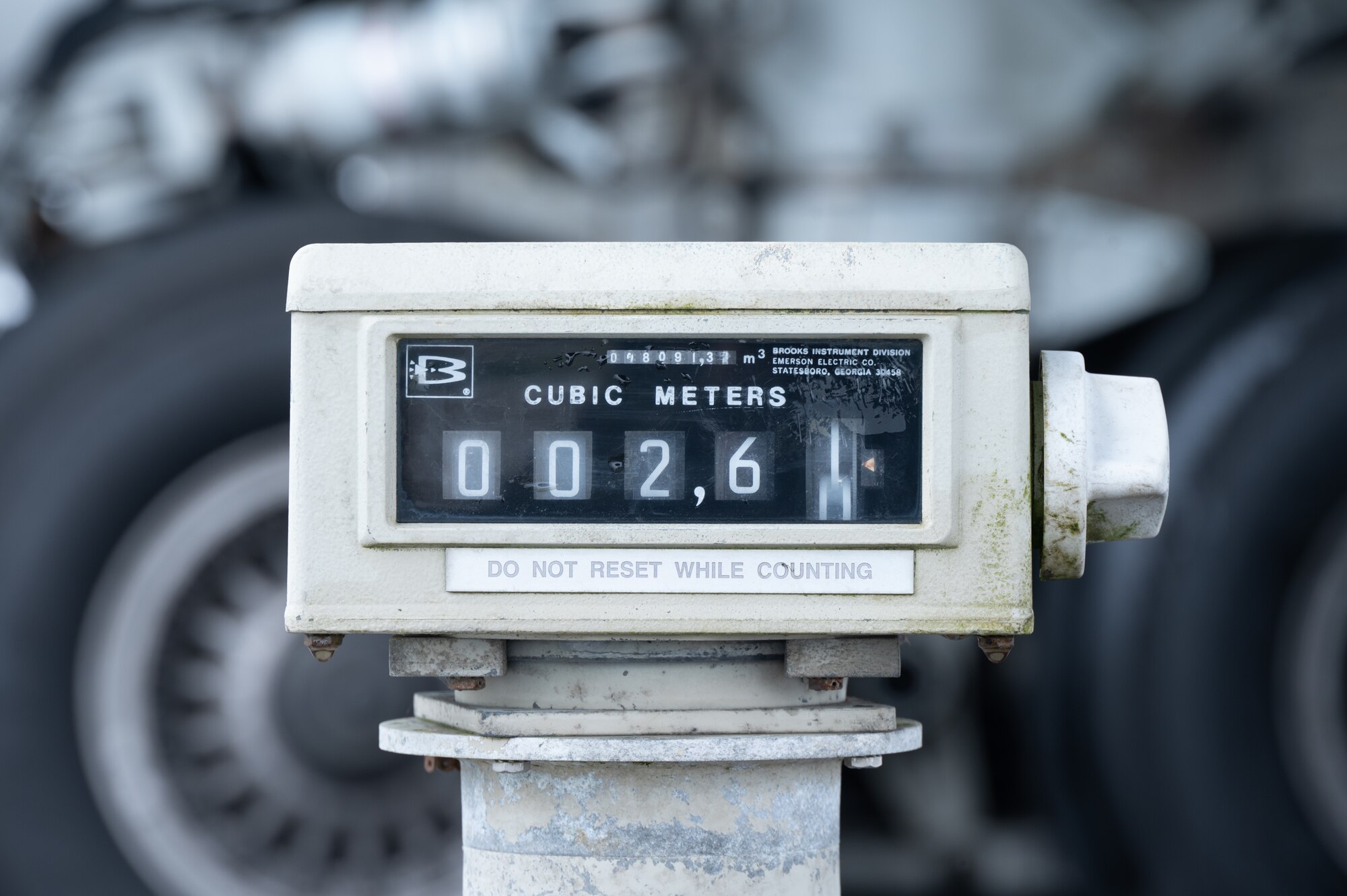 A fuel meter increases during a refuel on RAF Fairford