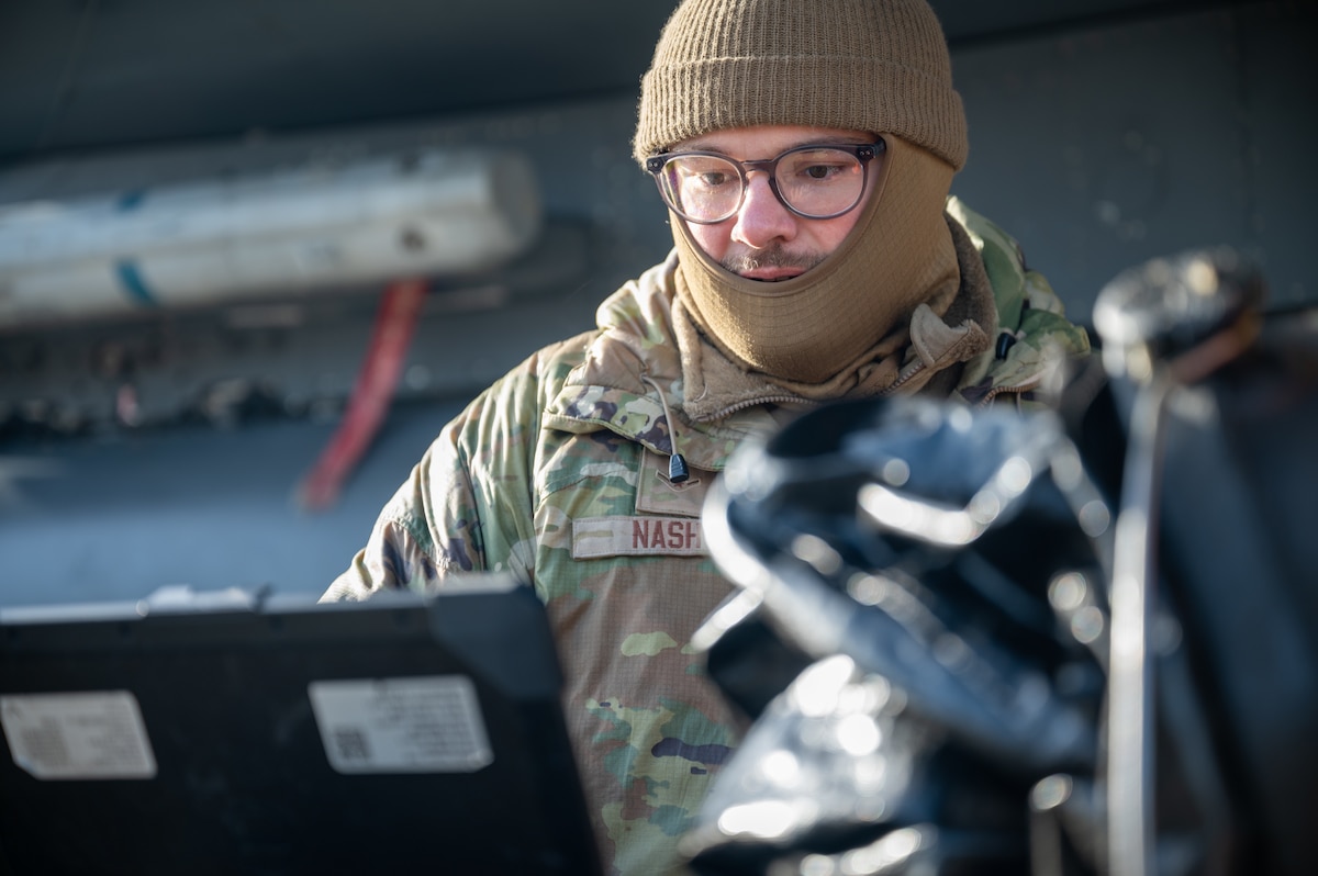 Airman looking at laptop.