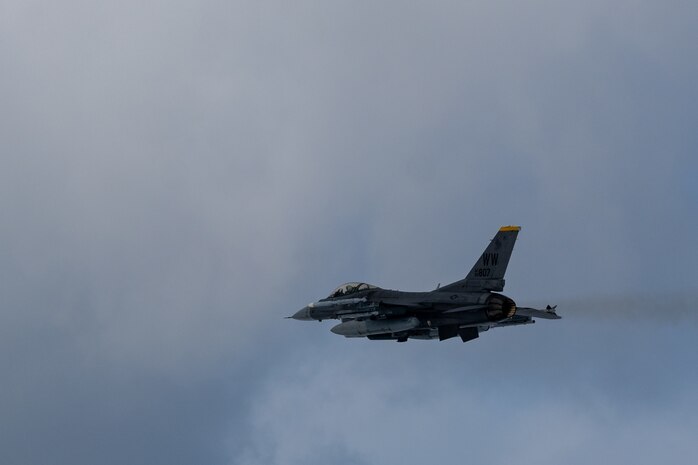F-16 takes off