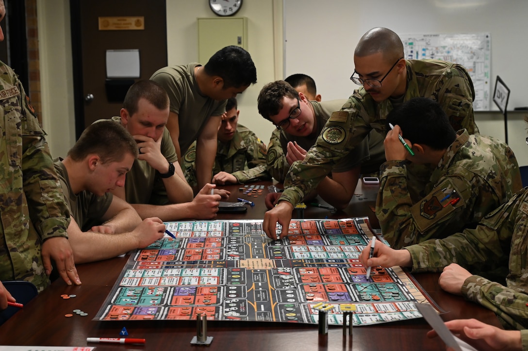 Airmen learn to play Kingfish ACE at Sheppard Air Force Base