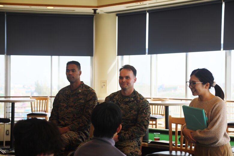 ２月５日、海兵隊キャンプ・シュワブに早稲田大学の学生たちが基地を訪れました。