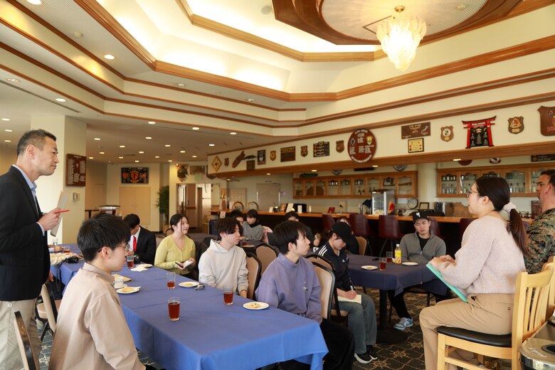 ２月５日、海兵隊キャンプ・シュワブに早稲田大学の学生たちが基地を訪れました。