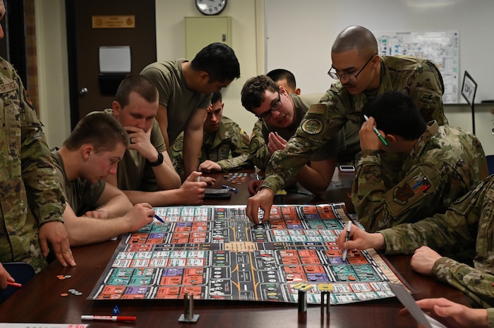 Airmen learn to play Kingfish ACE at Sheppard Air Force Base