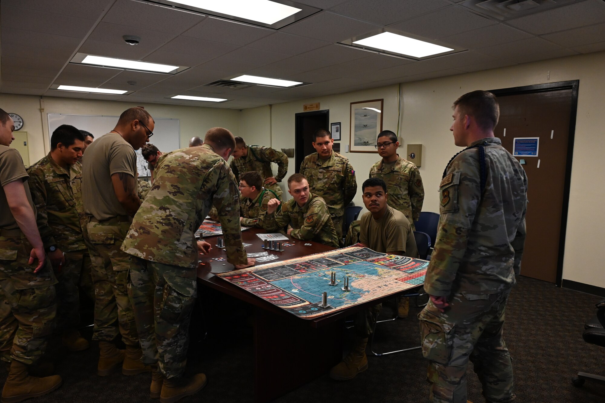 Airmen learn to play Kingfish ACE at Sheppard Air Force Base