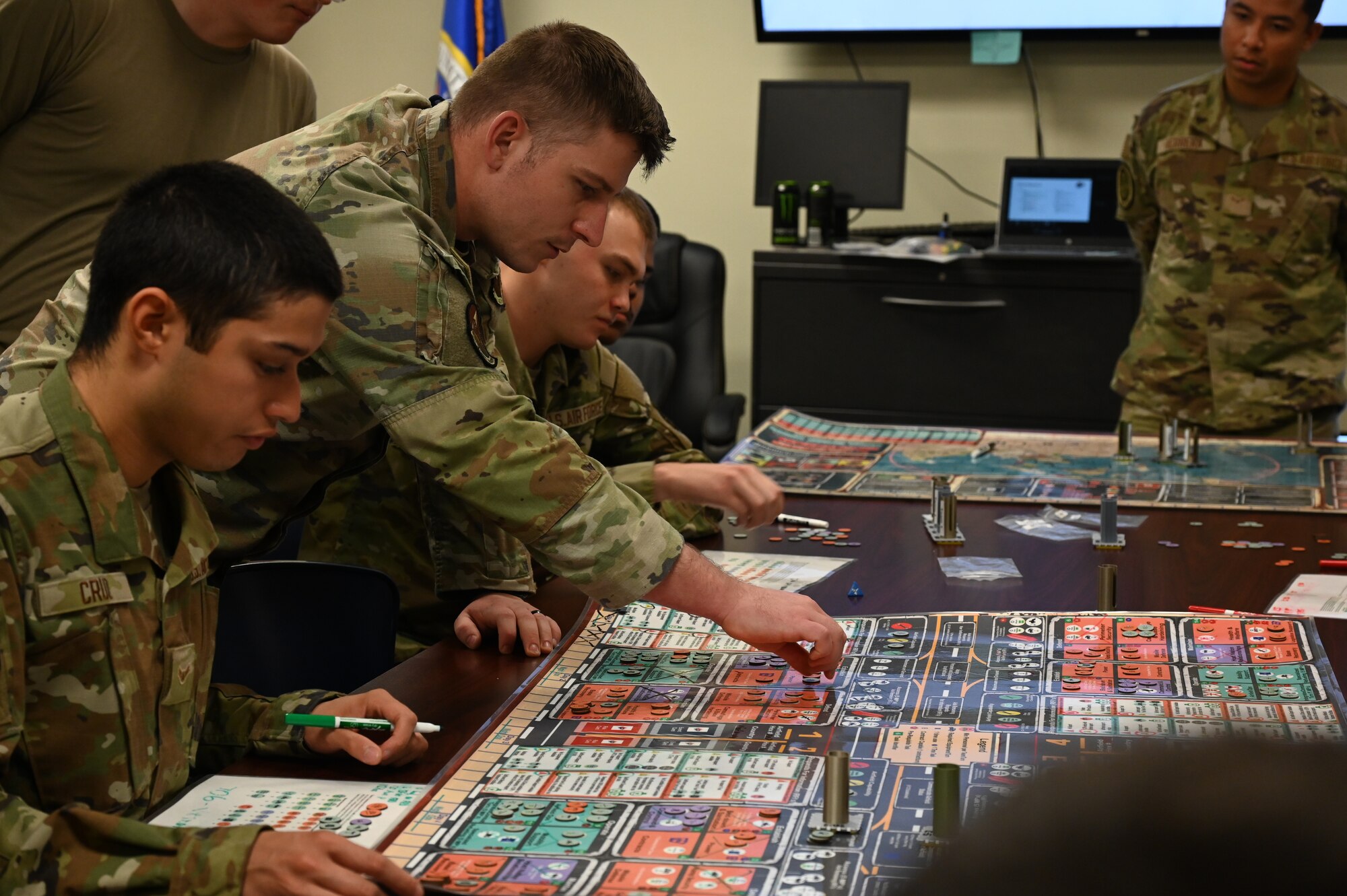 Airmen learn to play Kingfish ACE at Sheppard Air Force Base