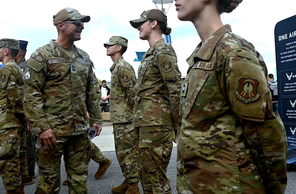 Military leader talks with cadets.