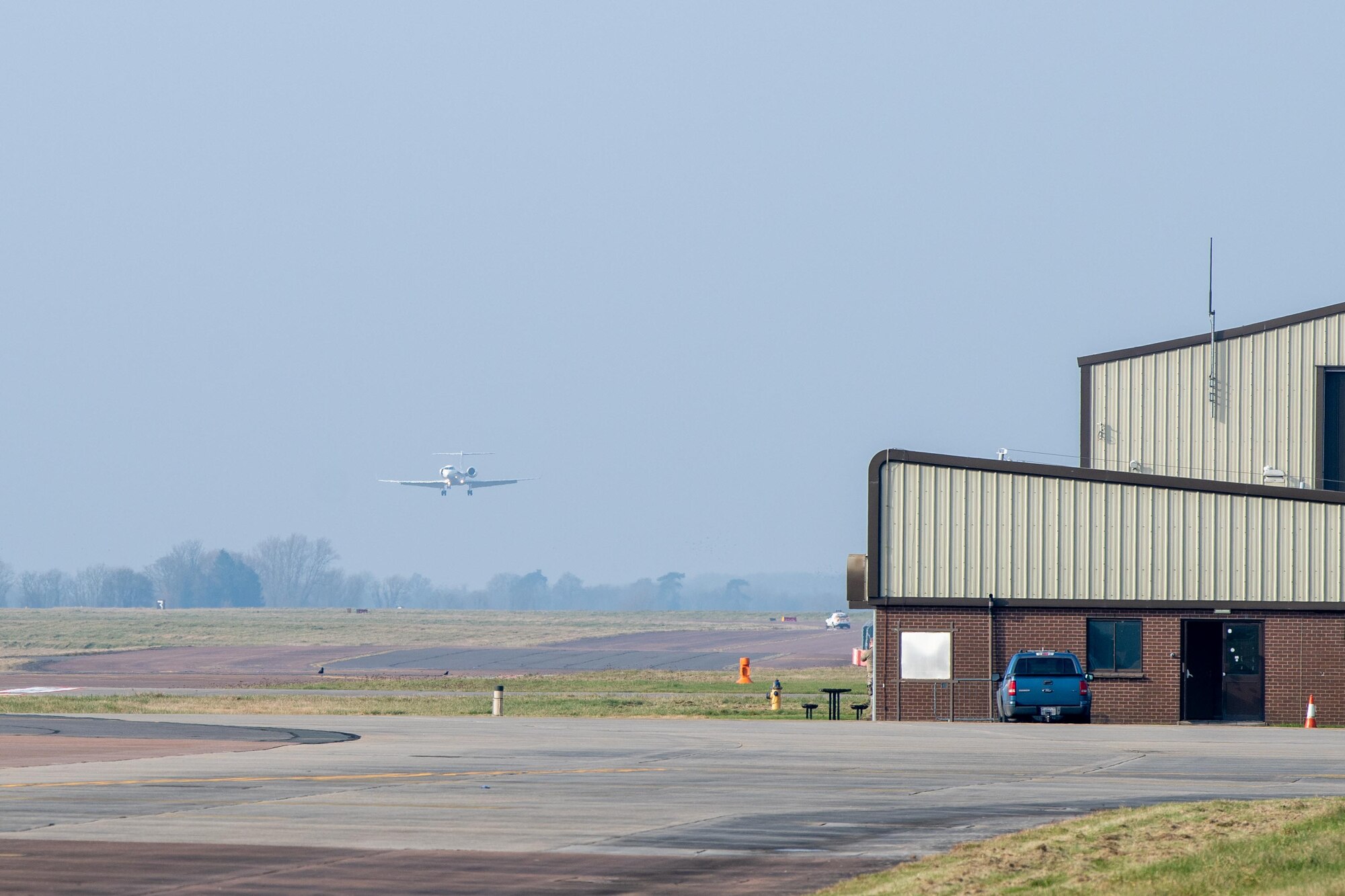 A Gulfstream C-37A prepares to land