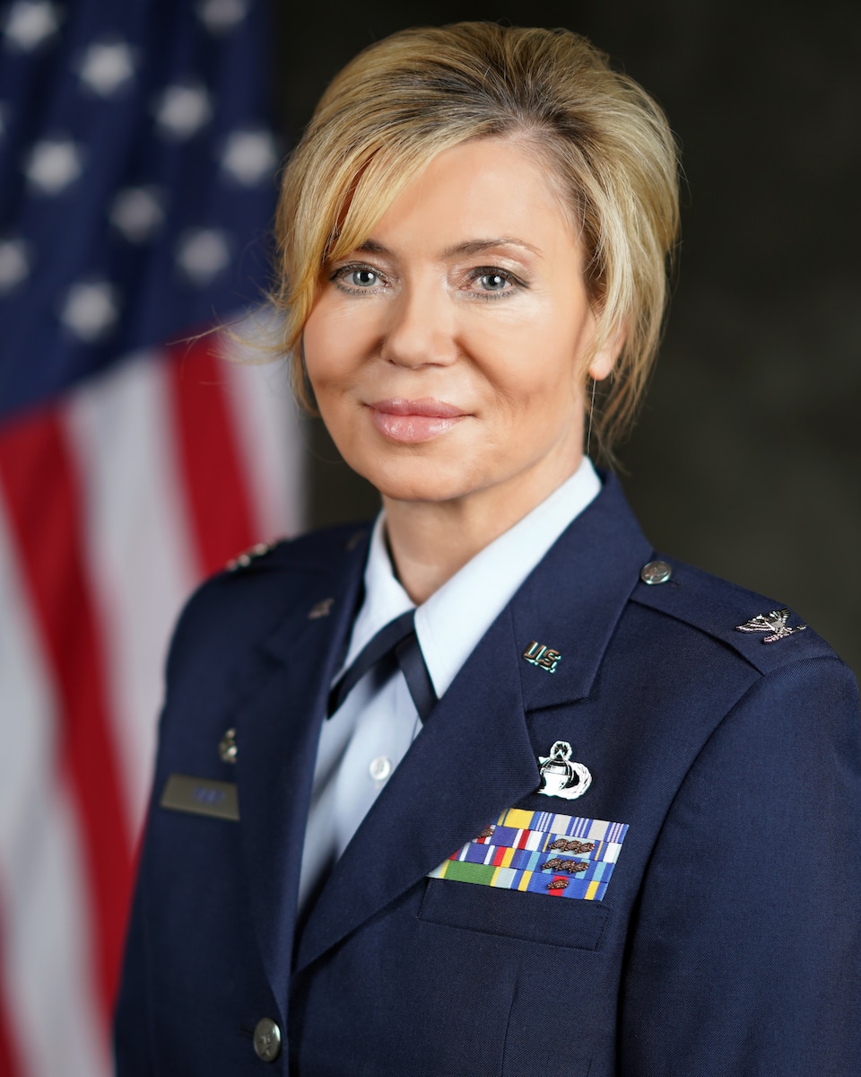Col. Shawna Pavey official portrait