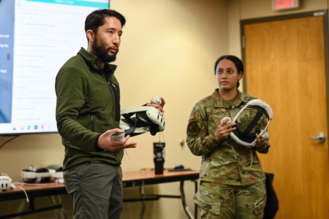 Airmen demo medical training using virtual reality