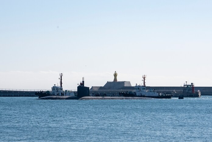 The Los Angeles-class fast-attack submarine USS Alexandria (SSN 757) arrives at Busan Naval Base, Republic of Korea, Feb. 10, 2025.