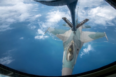 INDONESIA (Feb. 19, 2025) — An Indonesian Air Force (IDAF) F-16 Fighting Falcon flies alongside a Hawaii Air National Guard KC-135 Stratotanker assigned to the 203rd Air Refueling Squadron during an air-to-air refueling training mission over Indonesia, Feb. 19, 2025. This bilateral training, supported by the 154th Wing, enables IDAF pilots to recertify their F-16 air refueling qualifications while strengthening interoperability and regional security. The Hawaii National Guard State Partnership Program continues to enhance operational readiness and fosters U.S.-Indonesia defense cooperation in support of a free and open Indo-Pacific. (U.S. Air National Guard photo by Master Sgt. Mysti Bicoy)