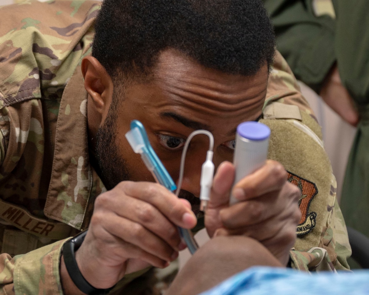 Medical Airmen train on manikens.