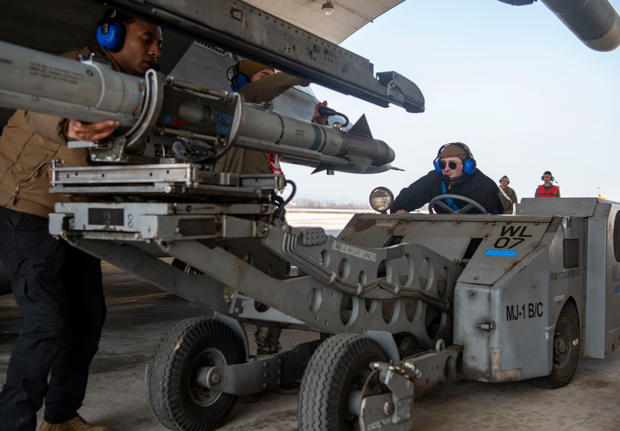 Airmen assigned to the 36th Fighter Generation Squadron prepare to mount an AIM-9X Sidewinder to an F-16 Fighting Falcon at Osan Air Base