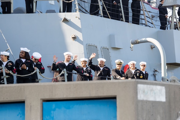 USS Stockdale (DDG 106) returns to homeport at Naval base San Diego from a seven-month deployment.