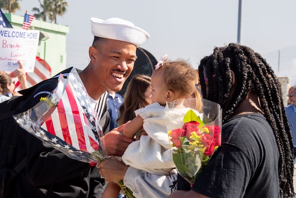 USS Stockdale (DDG 106) returns to homeport at Naval base San Diego from a seven-month deployment.