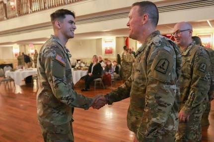 Soldiers receive medals