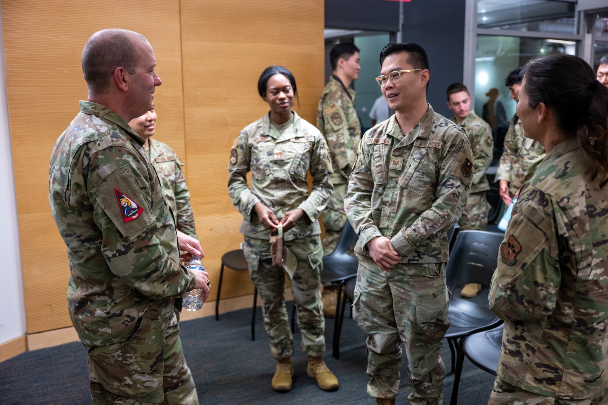 A General speaks with ROTC cadets and leadership