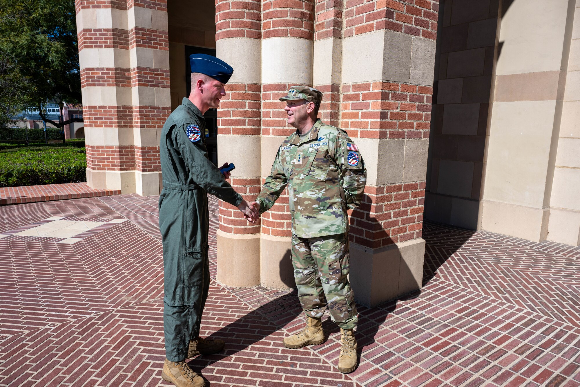 A General shakes the hand of an ROTC leader.