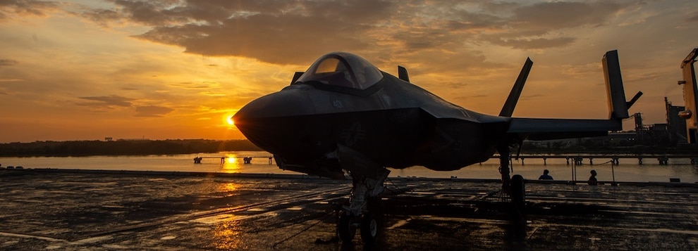 The Nimitz-class aircraft carrier USS Carl Vinson (CVN 70) pulls into Port Klang, Malaysia, Dec. 29, 2024.