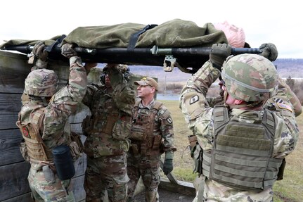 U.S. Army National Guard Soldiers with the 166th Regiment - Regional Training Institute completed a Combat Lifesaver course at Fort Indiantown Gap, Pa. Dec. 16-20, 2024. (U.S. Army National Guard photo by Sgt. 1st Class Shane Smith)