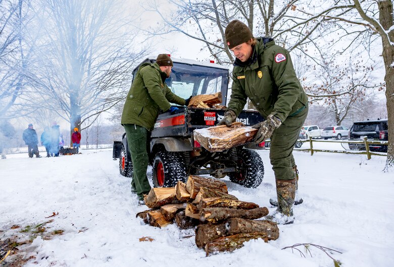 The Shenango River Lake hosted its fifth annual Eagle Fest at the lake in partnership with other natural conservation agencies, including Shenango River Watchers, the Pennsylvania Game Commission, and other volunteer groups.