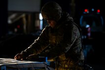 Airmen tapes cargo documents