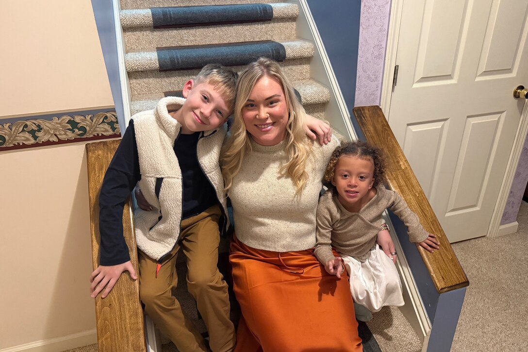 Bryce Ewing with her children on Thanksgiving Day 2024.