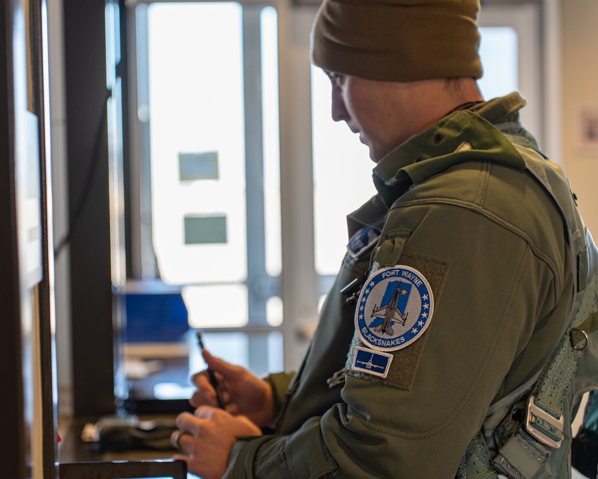 The 114th Fighter Wing and 122nd Fighter Wing conduct a jet exchange for training.