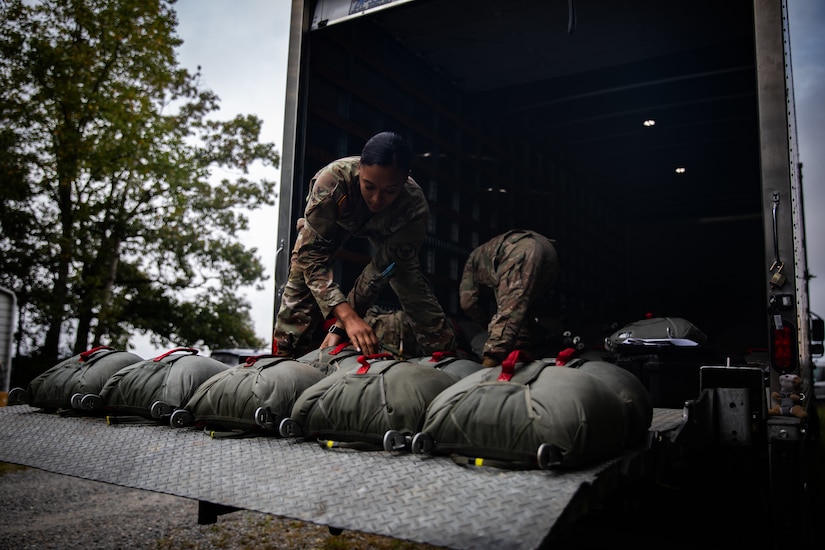 Army Reserve paratroopers participate in airborne training