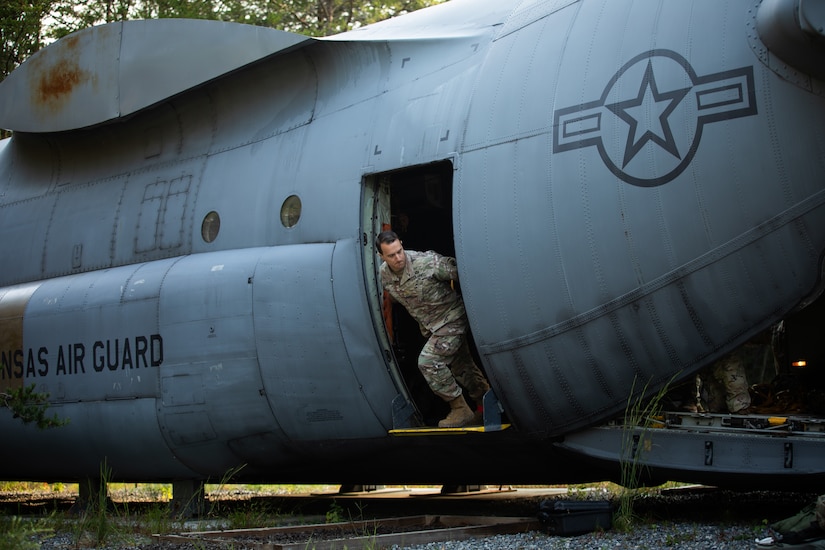 Army Reserve paratroopers participate in airborne training