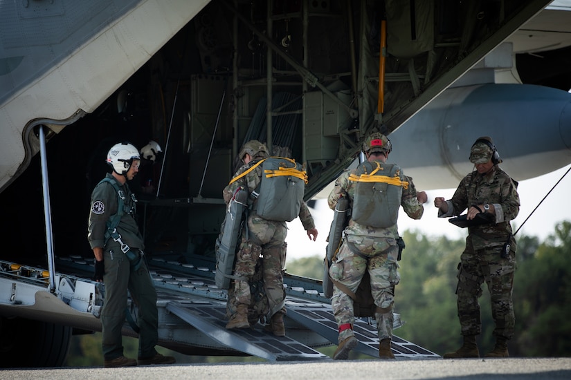 Army Reserve paratroopers participate in airborne training