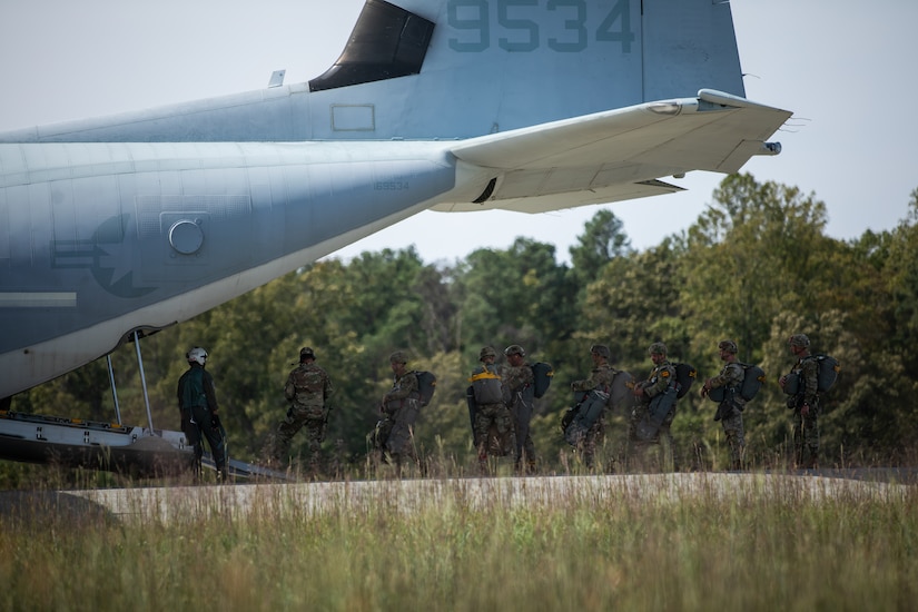 Army Reserve paratroopers participate in airborne training