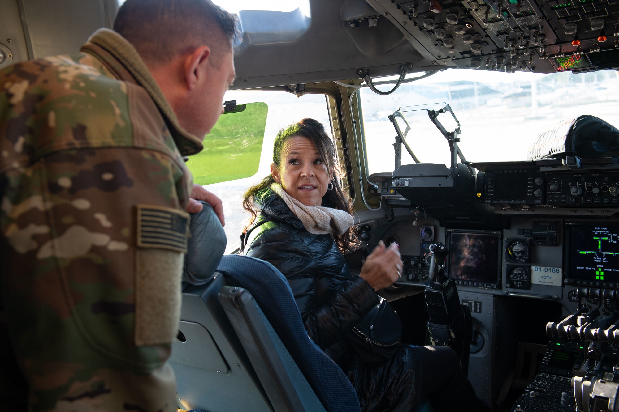 Pilot leads tour of flight deck