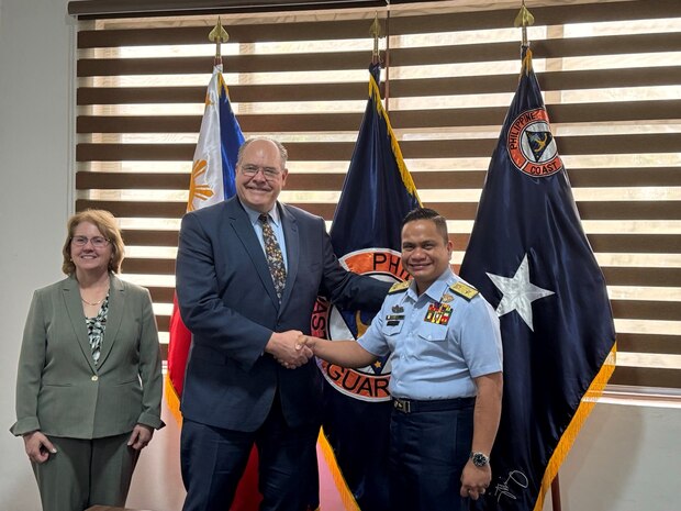 DDNI and ADDNI are greeted by Commodore Tarriela of the Philippine Coast Guard during an official visit to Manila on January 14, 2025.