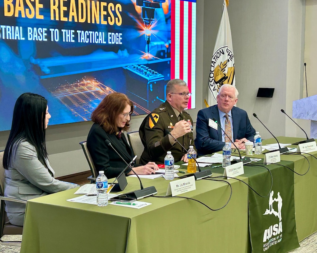 Four panelists sit behind an AUSA table, with Lt. Gen. Mark Simerly actively speaking