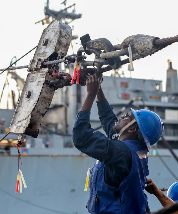 USS The Sullivans (DDG 68) replenishment.