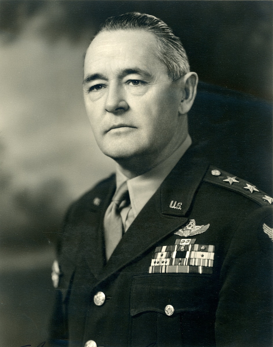 The official portrait of Maj. Gen. Giles