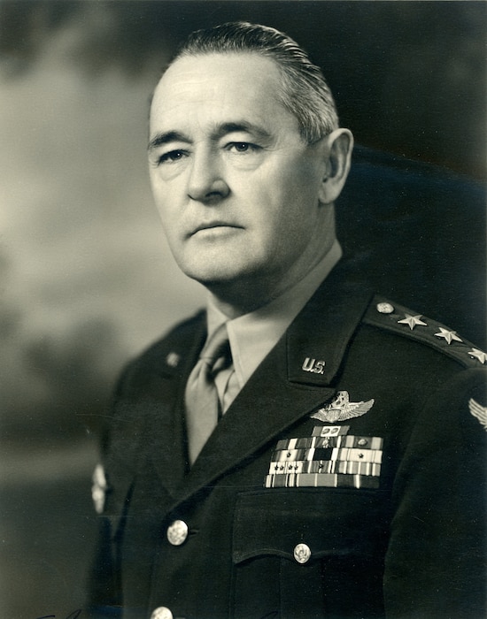 The official portrait of Maj. Gen. Giles