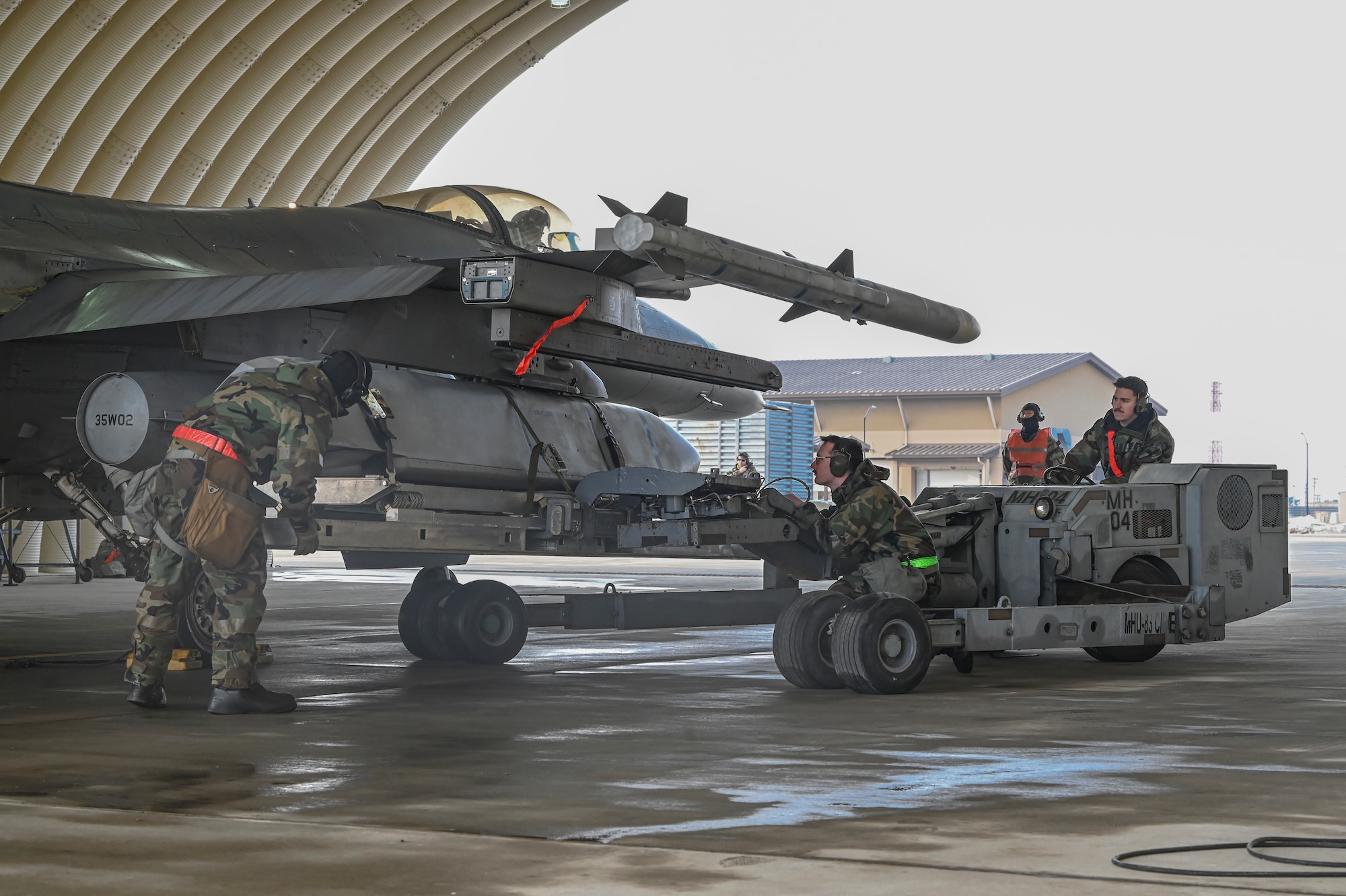 Wolf Pack conducts first Integrated Combat Turn JASSM load