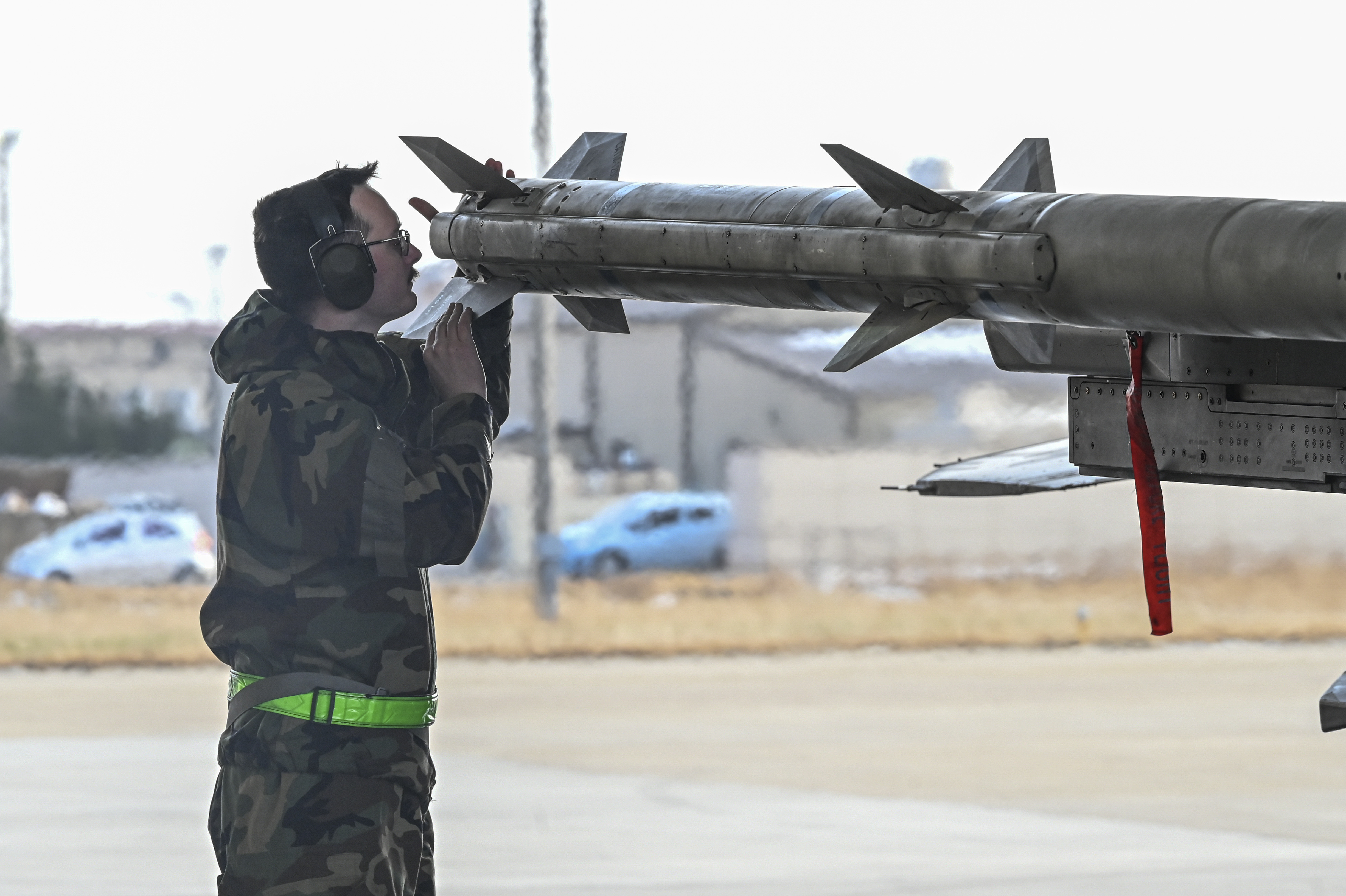 Wolf Pack conducts first Integrated Combat Turn JASSM load Wolf Pack conducts first Integrated Combat Turn JASSM load