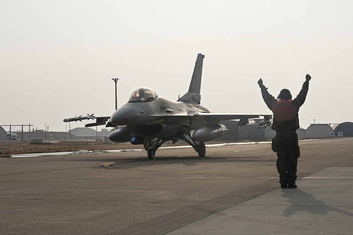 在韓米軍　群山基地　WOLF PACK Wolf Pack conducts first Integrated Combat Turn JASSM load