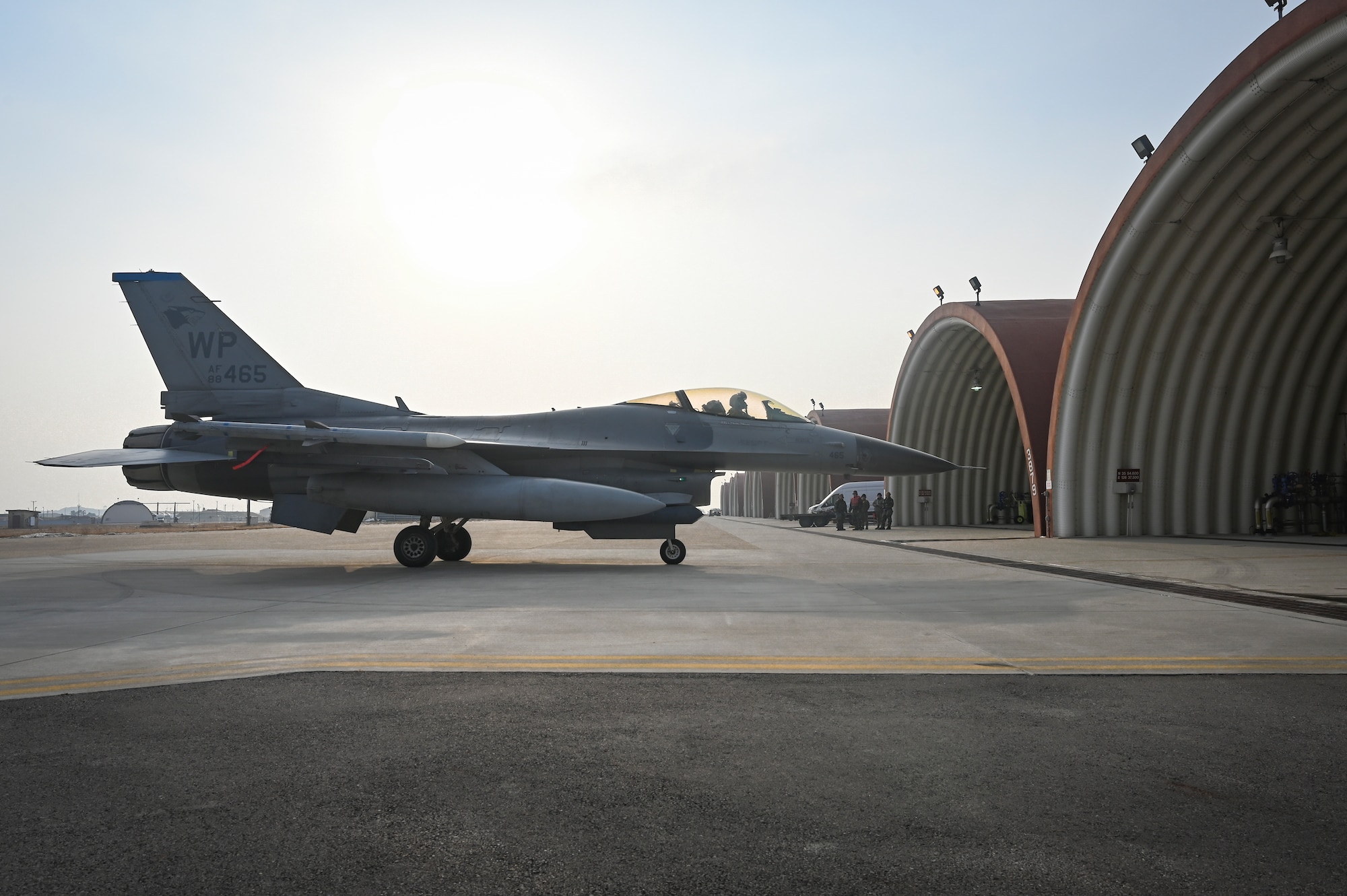 An F-16 Fighting Falcon aircraft assigned to the 35th Fighter Squadron, taxis into a flow through during Beverly Pack 25-1.