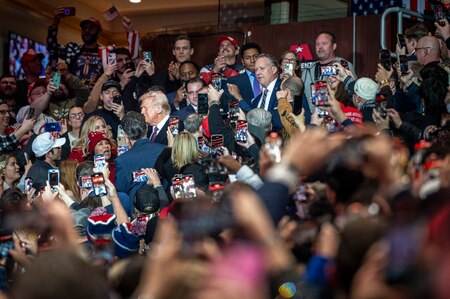 President trump walking between crowd of parade attendees